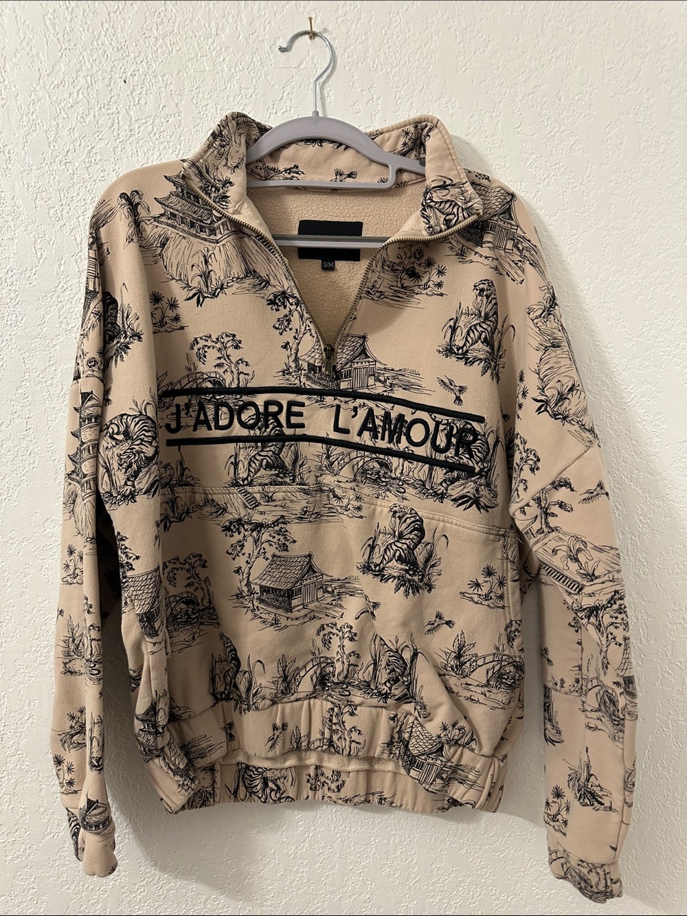 ELLANDEMM Beige Fleece-Lined Pullover with Black Graphic Toile